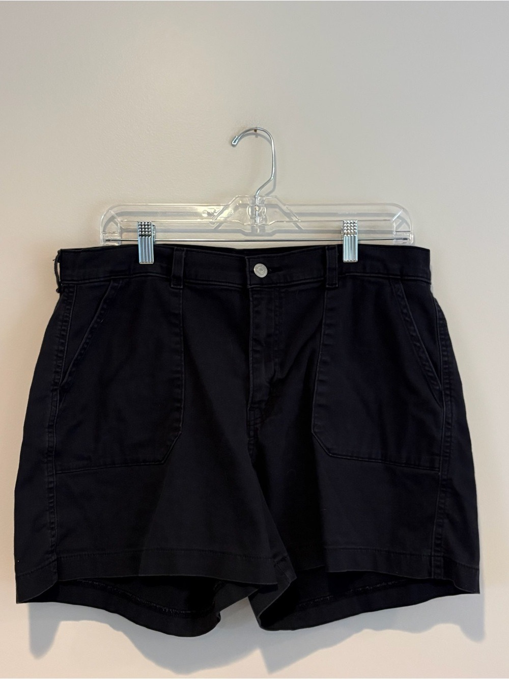 Levi's Black High-Waist Utility Shorts with Front Patch Pockets Size 32